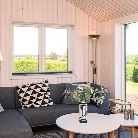 6 Person In Nyaraló *