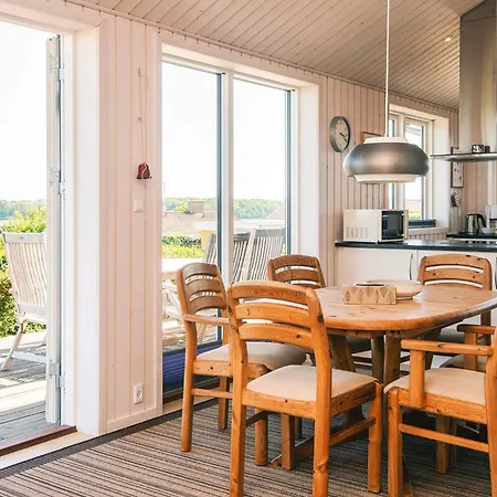 6 Person In Nyaraló *