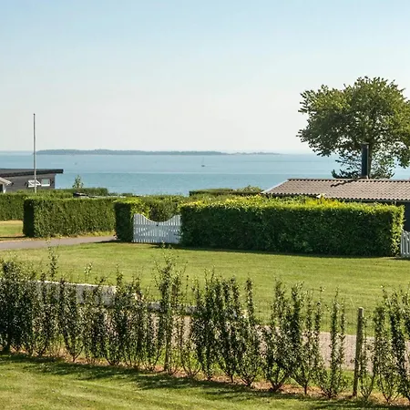 6 Person In Nyaraló *